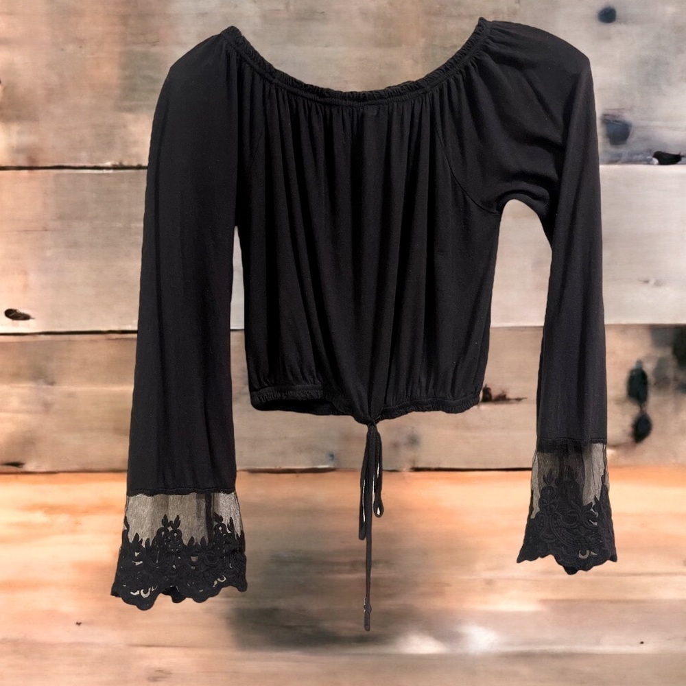 Women’s Paper + Tee gathered off-the-shoulder blouse.